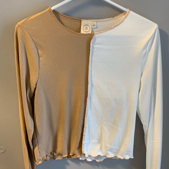 Two tone long sleeve. - Picture 1 of 2